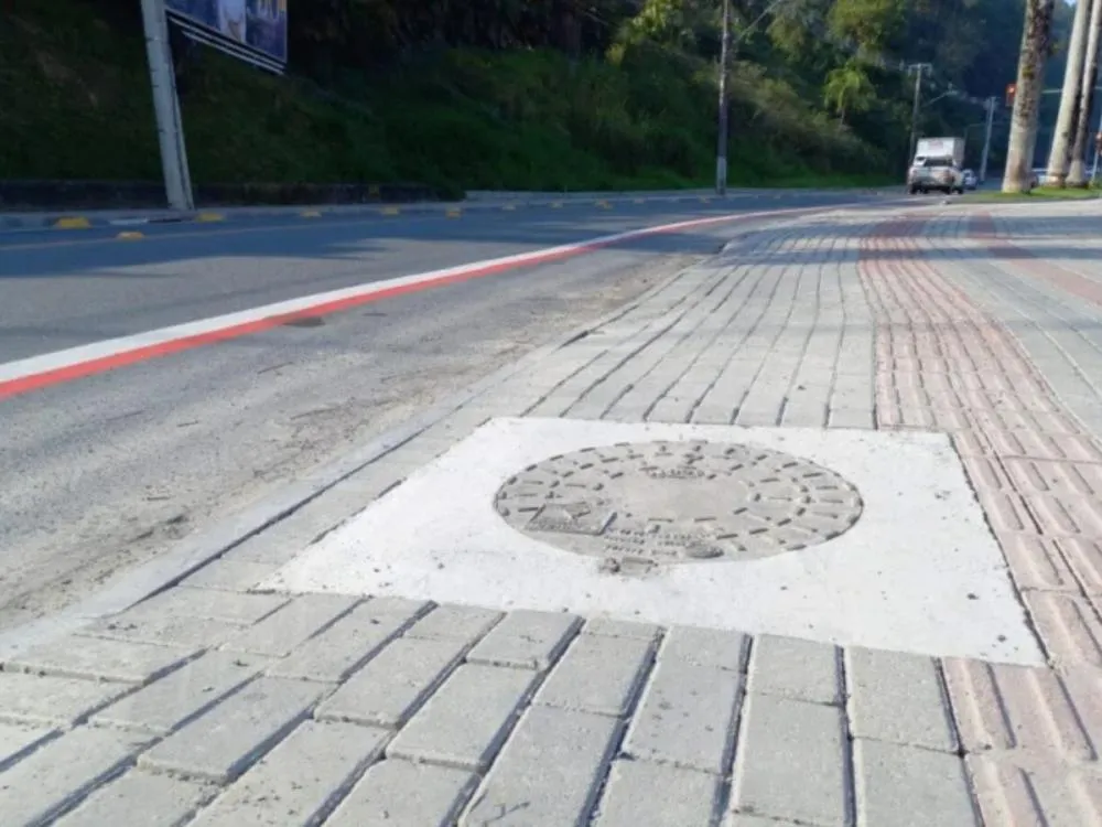 Manutenção em poços de visita afeta trânsito no Garcia nesta quinta-feira, em Blumenau