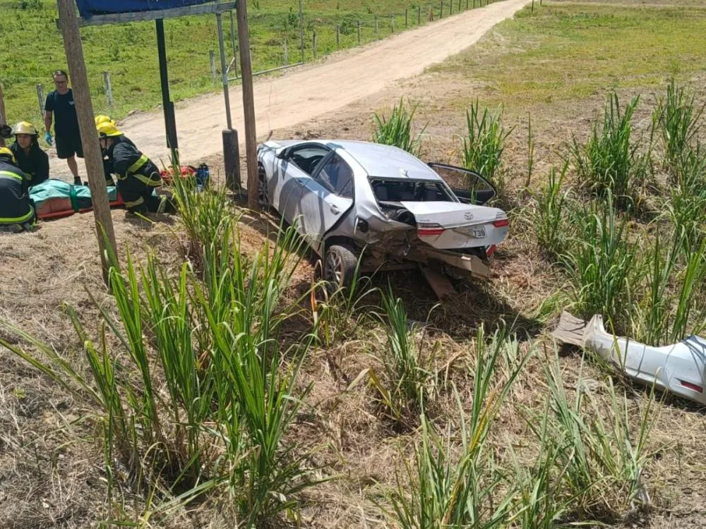 Acidente entre dois carros deixa uma pessoa ferida na BR-470, em Indaial