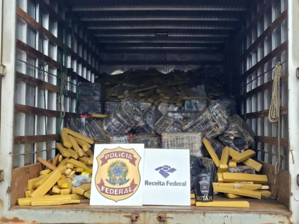 Carga de seis toneladas de maconha é apreendida pela PF na divisa entre SC e PR