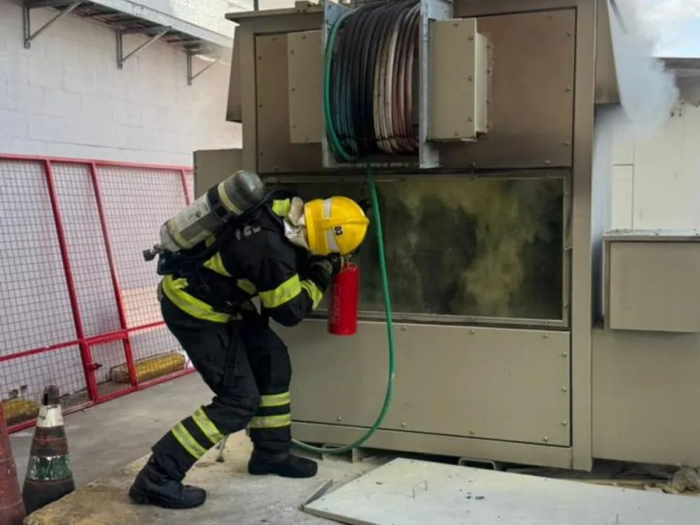 Incêndio atinge transformador e força evacuação de supermercado em Blumenau