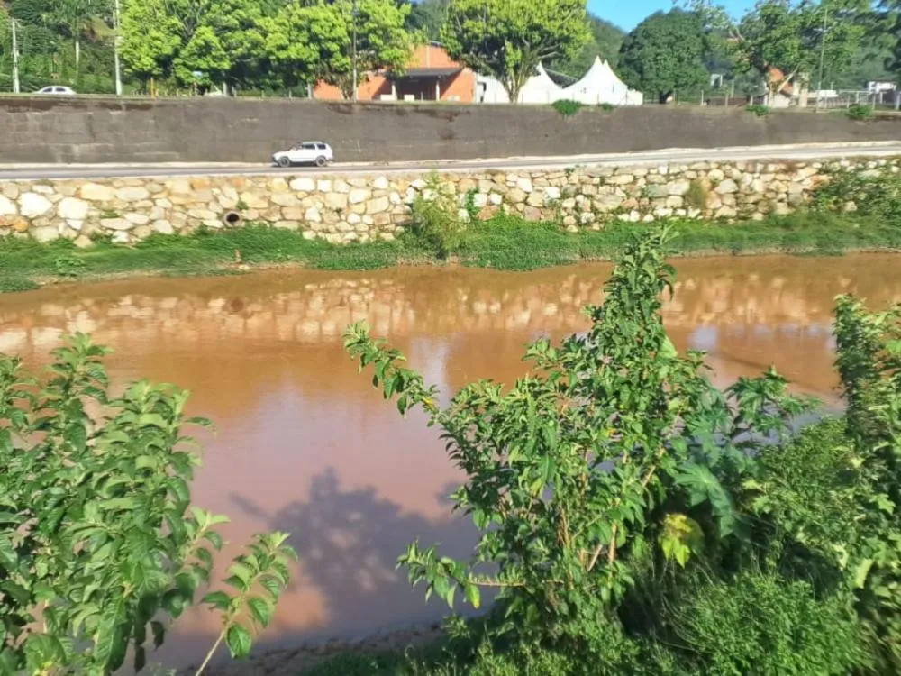 Homem é resgatado do rio Itajaí-Mirim após ser levado pela correnteza em Brusque