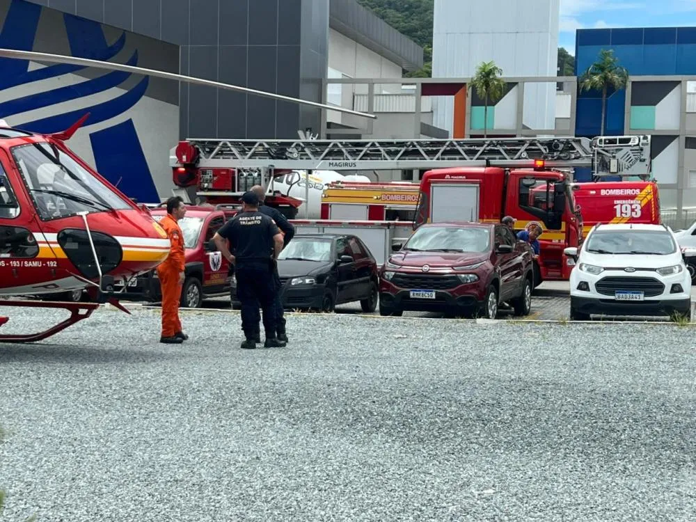 “Temos a possibilidade de um novo colapso nessa estrutura”, diz tenente-coronel após desabamento em colégio de Blumenau