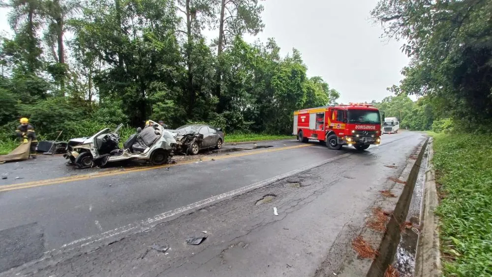 Acidente entre três veículos na BR-470 mata jovem de 25 anos em Trombudo Central