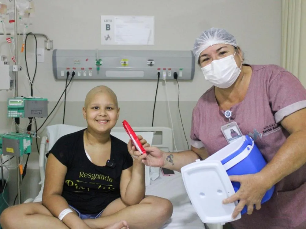 Ação com picolés ajuda a aliviar efeitos do tratamento oncológico em crianças no Hospital Santo Antônio