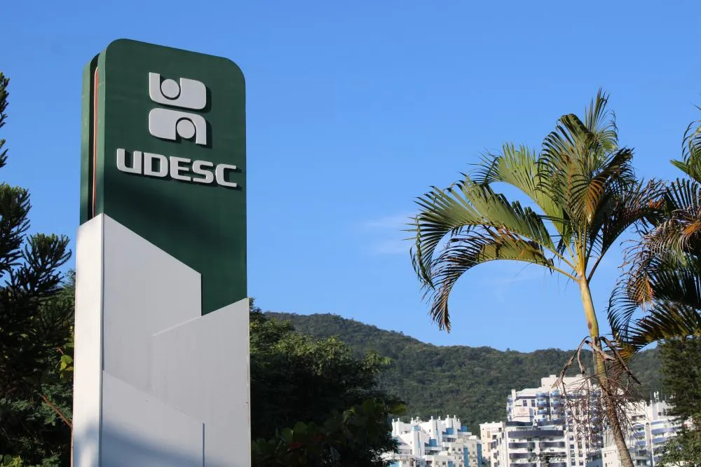 Udesc abre concurso público com 40 vagas e salários de até R$ 6,8 mil em SC