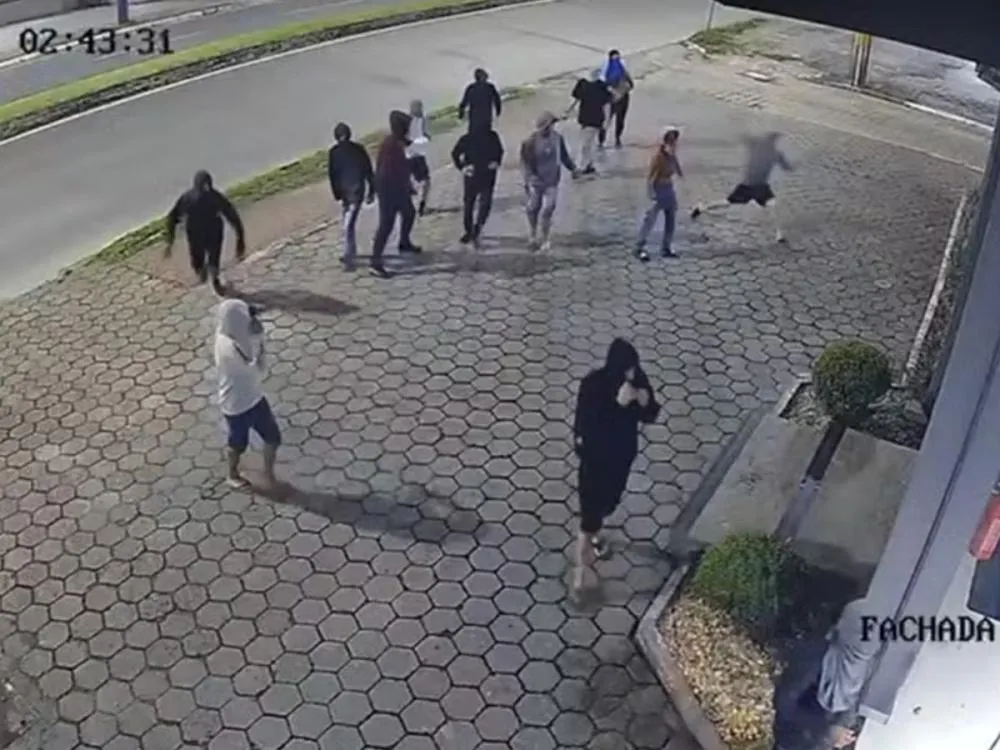 Loja de motos é invadida por criminosos durante a madrugada em Itajaí