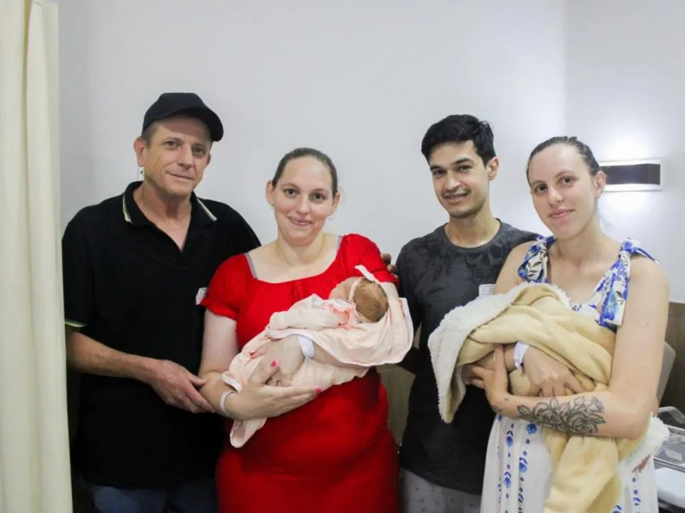 Irmãs se tornam mães no mesmo dia e no mesmo hospital em Blumenau