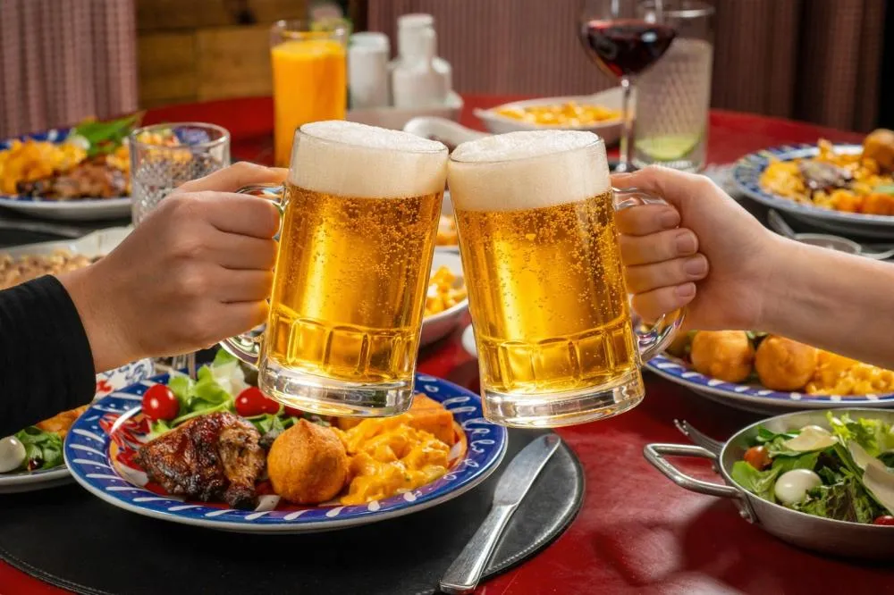 O Momento Mamma de Verão convida o público a viver a tradição do Galeto Mamma Mia em clima de verão, valorizando os encontros, a boa mesa e os sabores que fazem parte da história da marca. Divulgação