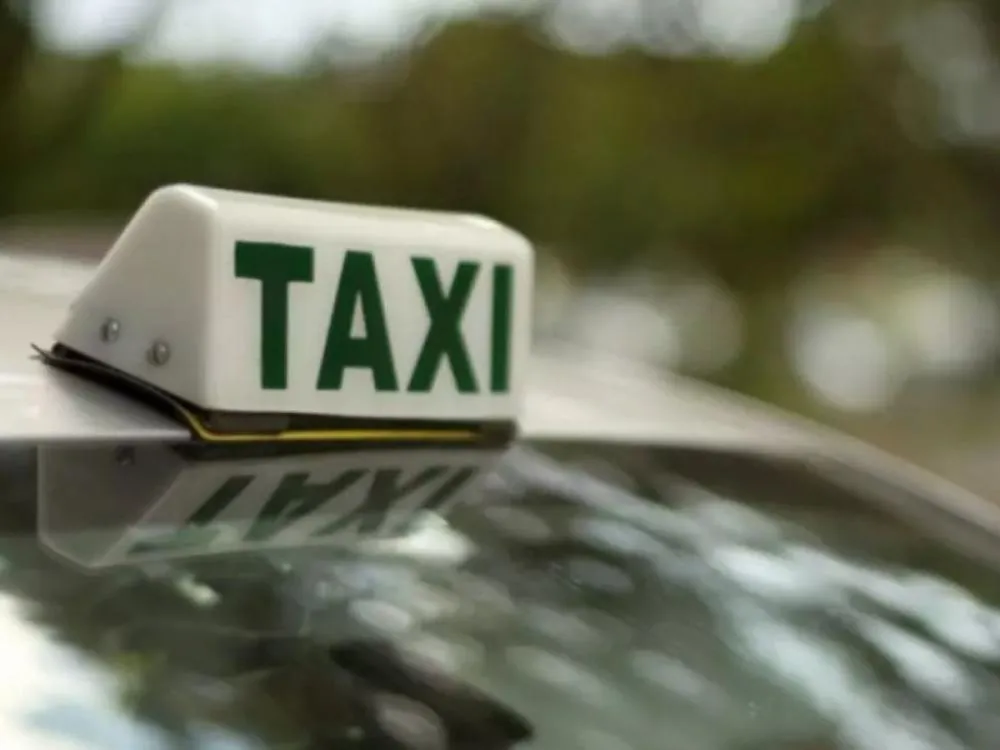 Cadastro obrigatório para táxis e transporte escolar em Balneário Camboriú termina em 31 de janeiro