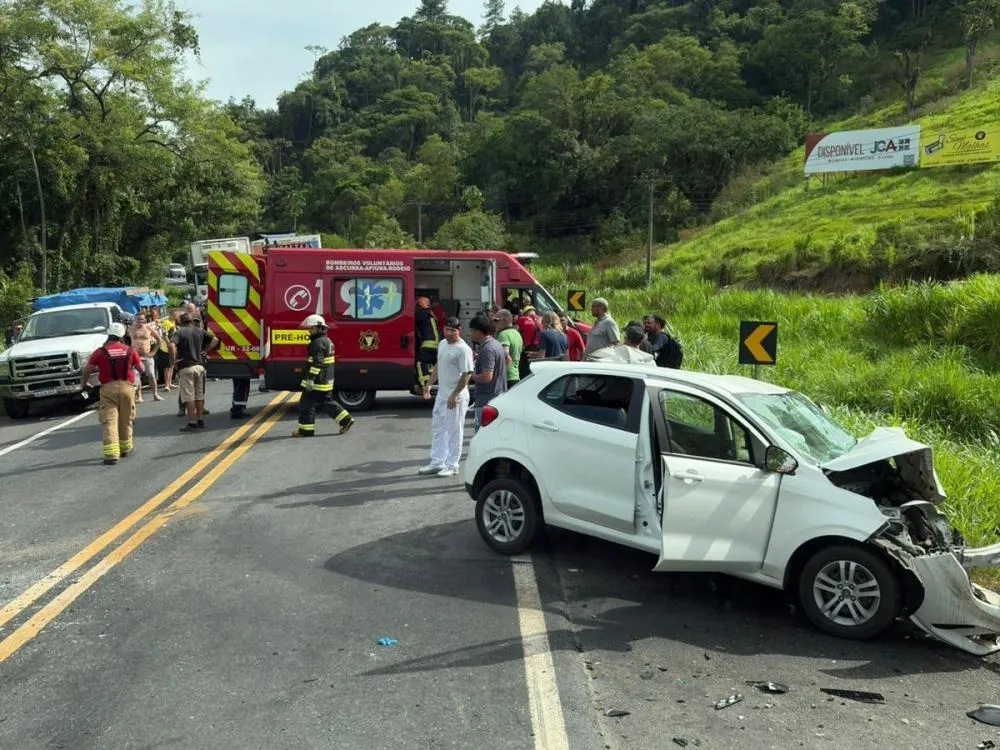 Vídeo: Acidente de trânsito grave bloqueia totalmente a BR-470 em Rodeio