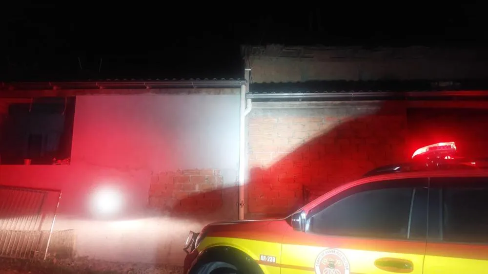 Incêndio durante a madrugada atinge residência em Blumenau