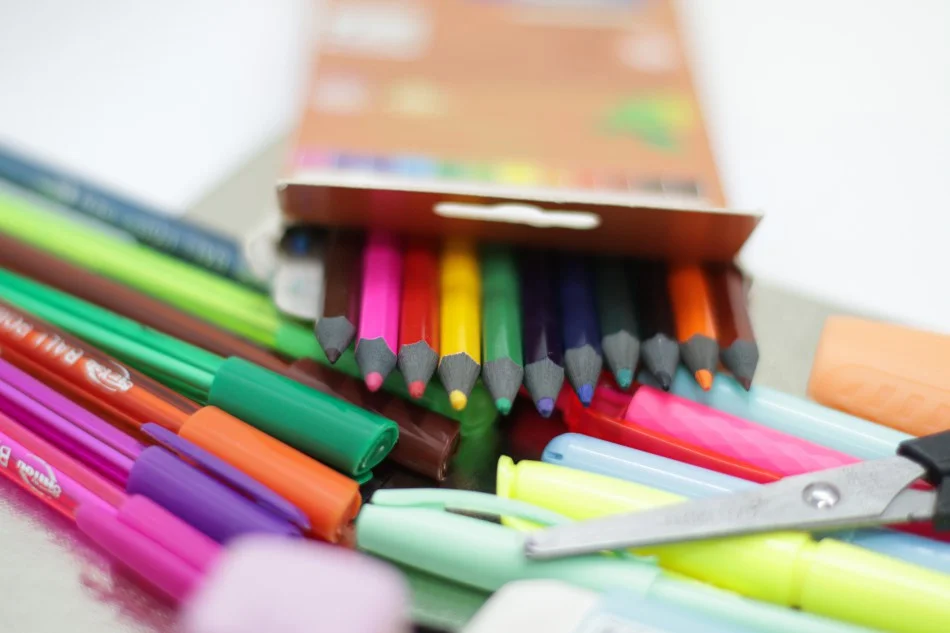 Pesquisa do Procon revela variação de até 452% no preço do material escolar em Balneário Camboriú