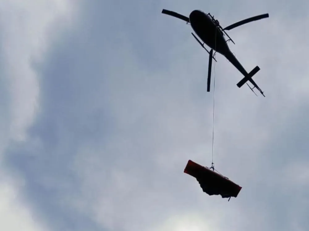 Viatura da PM capota na Serra dos Tucanos, em Rio do Sul, e dois policiais ficam feridos