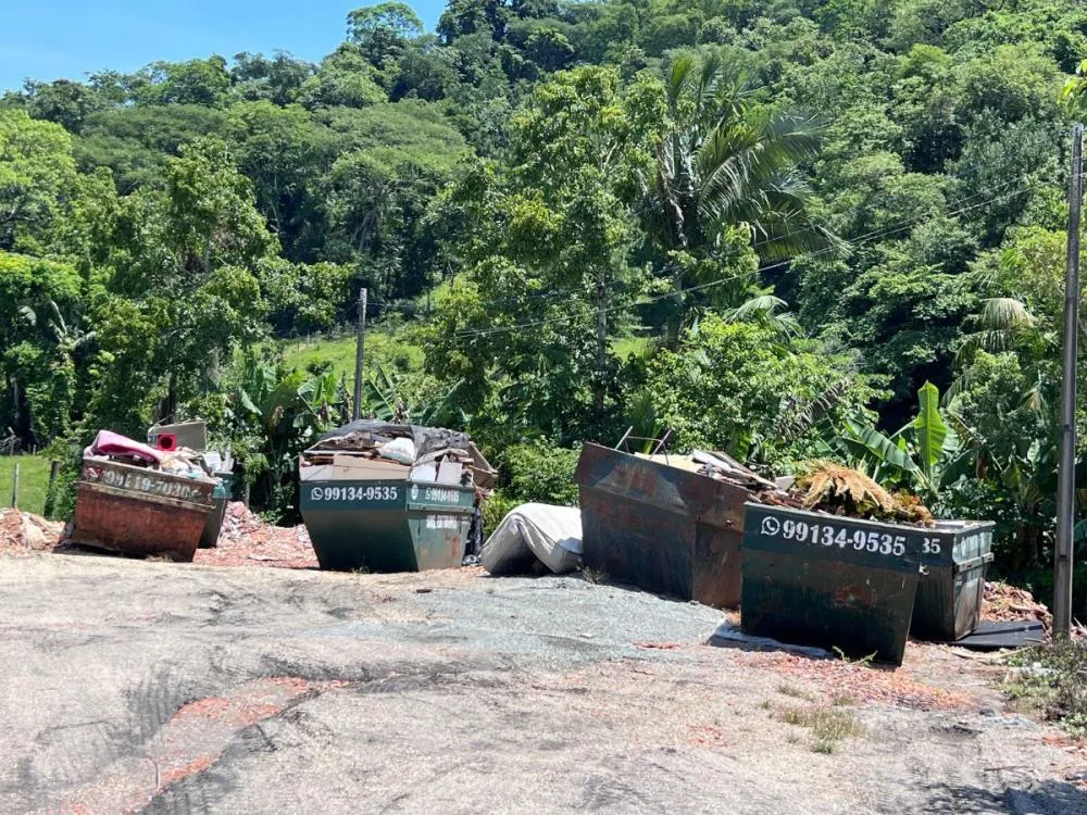 Vídeo: Terreno usado como depósito de resíduos preocupa moradores no Salto do Norte, em Blumenau; entenda