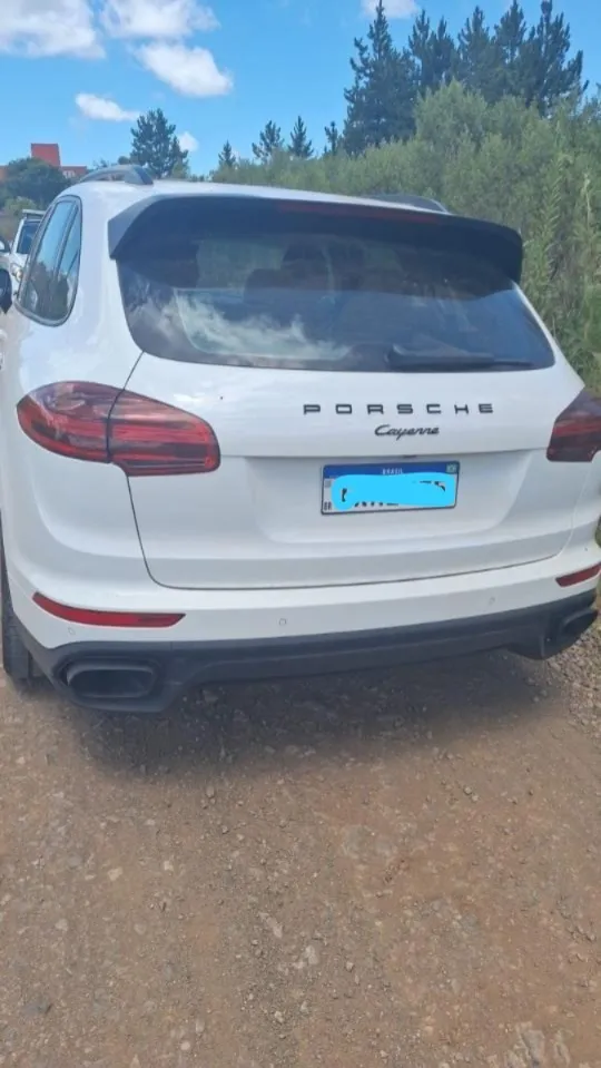 Trio é preso por receptação após recuperação de Porsche furtado em SC