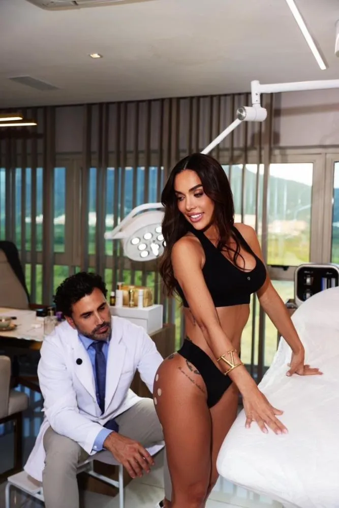 Procedimento estético, conduzido pelo cirurgião plástico Roberto Chacur, busca realçar a naturalidade do bumbum. Divulgação