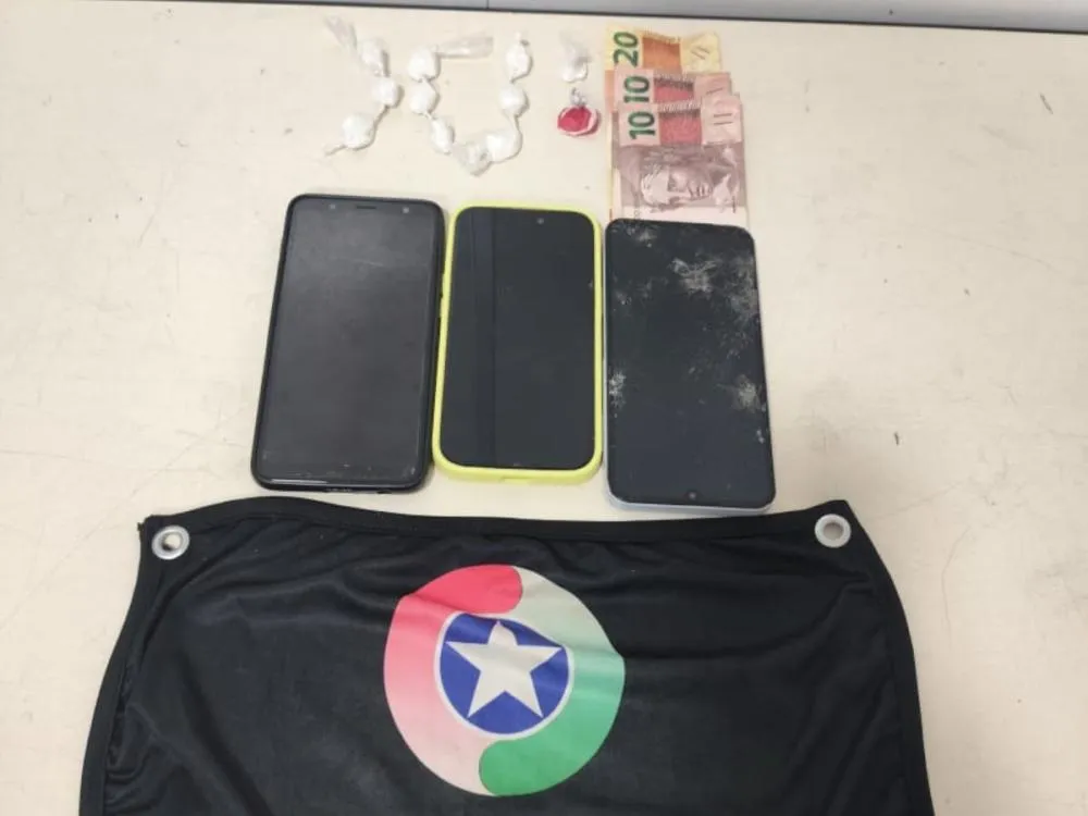 PM apreende cocaína e prende jovem por tráfico de drogas em Gaspar