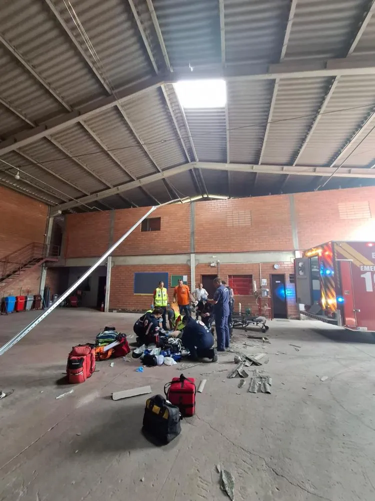 Homem morre após cair de telhado de 10 metros em Timbó