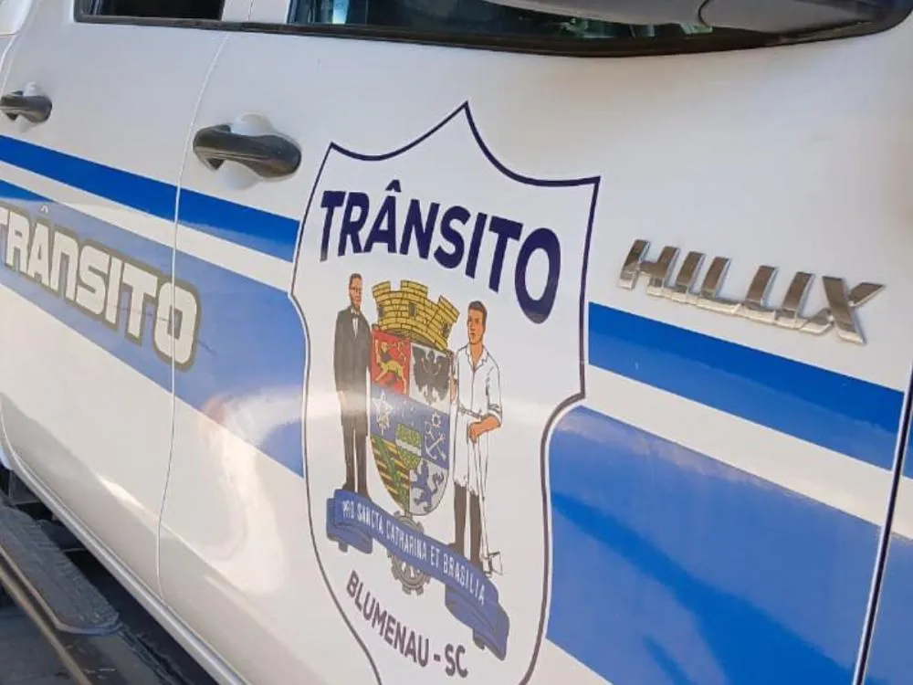 Fiscalização flagra motoristas sem CNH e veículos sem licenciamento em Blumenau