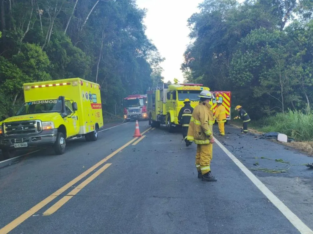Três pessoas morrem em grave acidente na BR-470 no Vale do Itajaí
