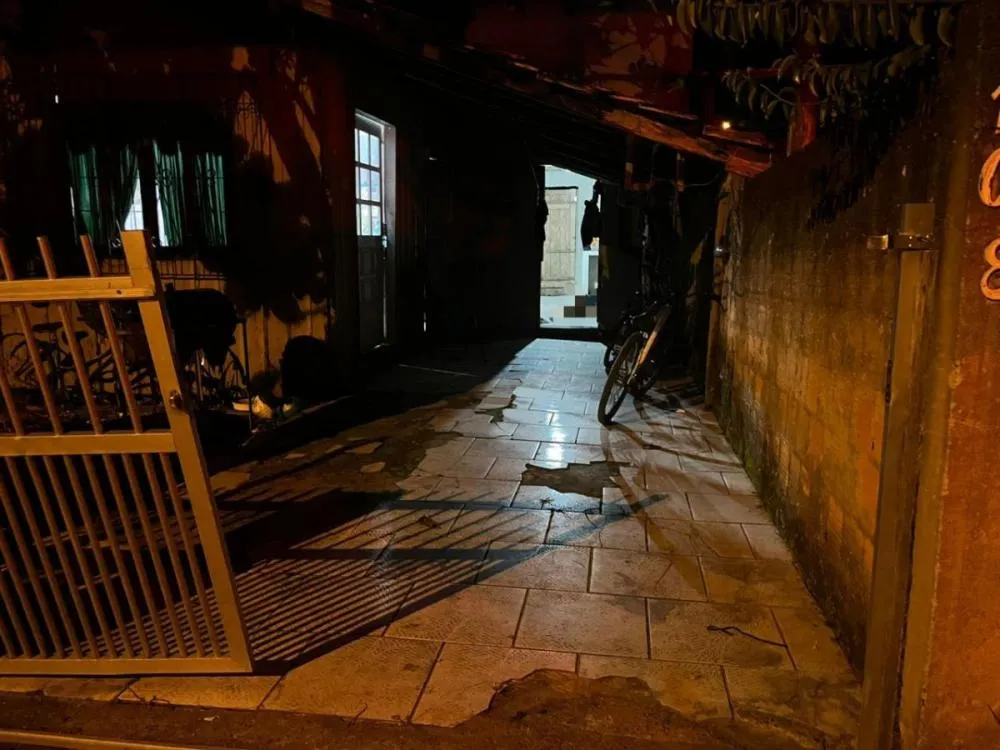 Homem é encontrado ferido por arma branca dentro de casa em Ilhota