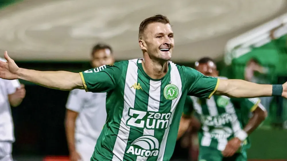 Única representante de SC na Série A, Chapecoense aproveita o apoio da torcida e vence o Santos na estreia