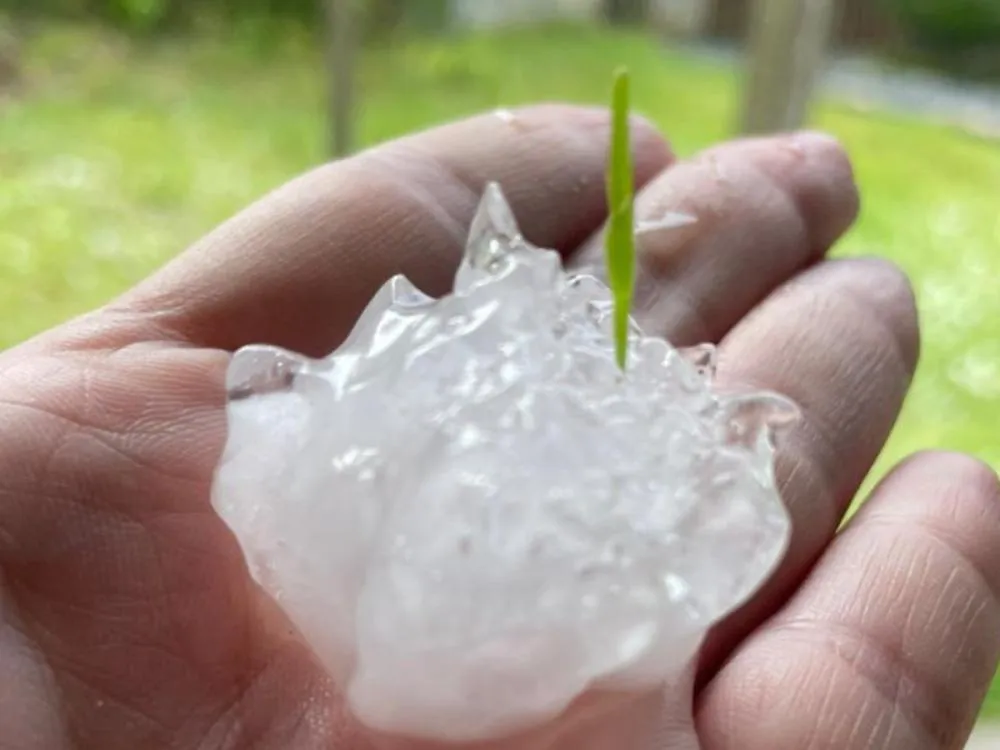 Vídeo: Granizo atinge Luiz Alves e Ilhota no sábado em meio a temporais em SC