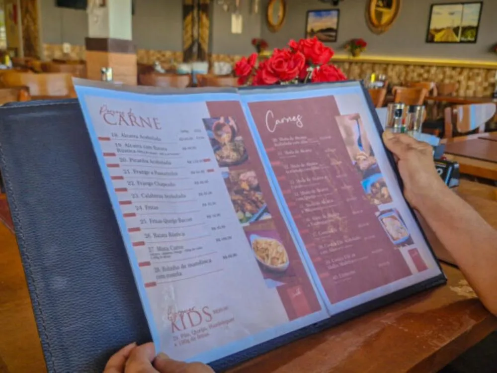 Procon orienta comércio de Navegantes após lei tornar obrigatório cardápio impresso