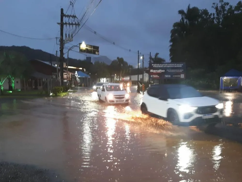 Defesa Civil atende 7 ocorrências após chuva intensa neste sábado em Gaspar; veja fotos