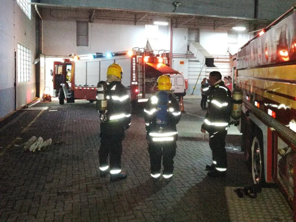 Bombeiros controlam princípio de incêndio em indústria têxtil no Vale do Itajaí