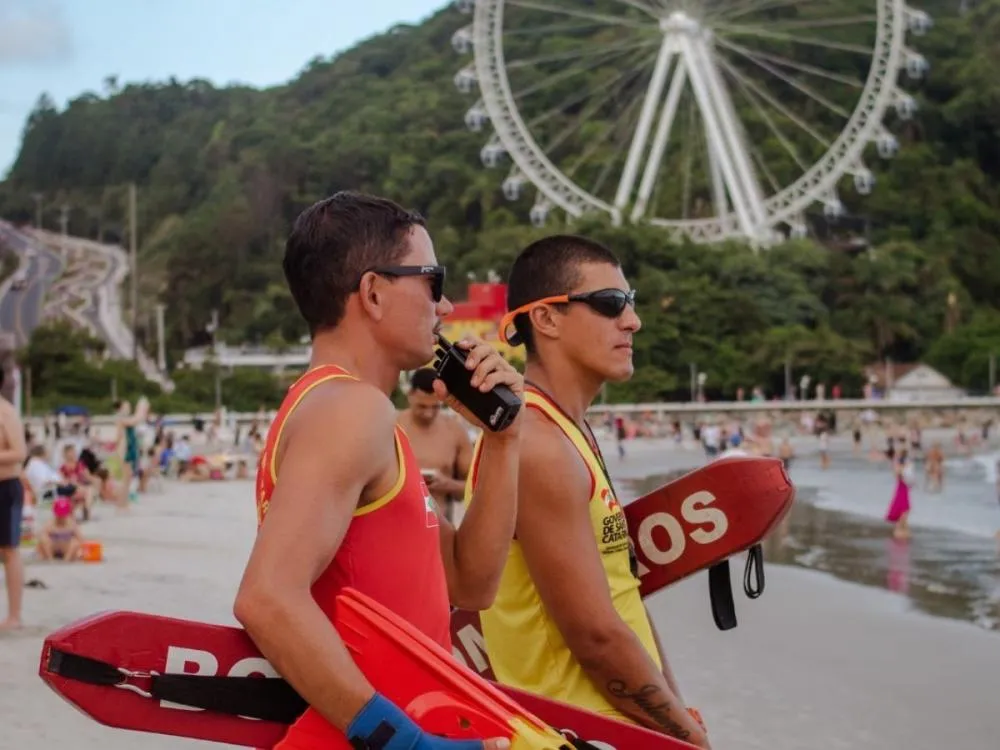 Carnaval de Balneário Camboriú terá reforço de guarda-vidas durante shows na praia