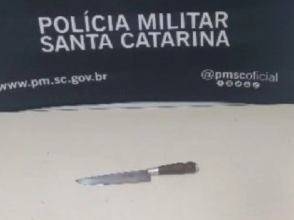 Homem é preso após esfaquear jovem trans no bairro Velha Central, em Blumenau