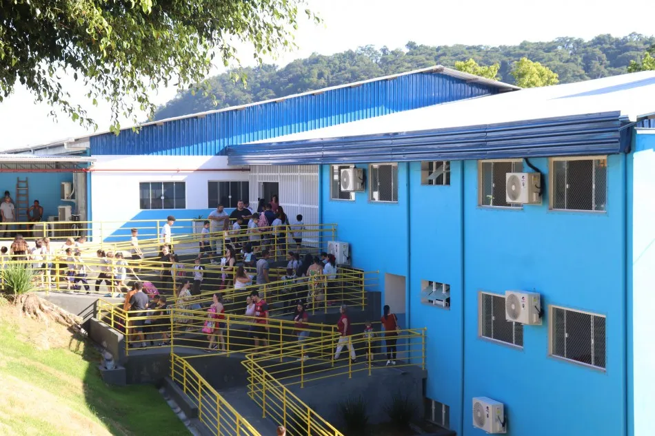 Escola municipal de Blumenau inicia ano letivo com obra inacabada e salas sem ar-condicionado no bairro Água Verde
