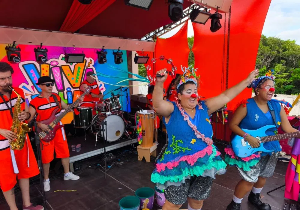 Carnaval 2026: Balneário Camboriú encerra 'Viva Folia' com charangas nos bairros e shows no Centro nesta terça