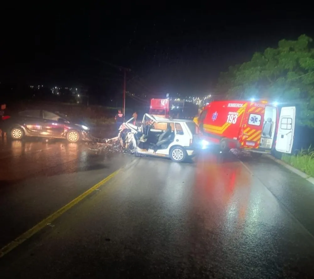 Motorista morre e jovem fica ferido após grave acidente na BR-470 no Alto Vale