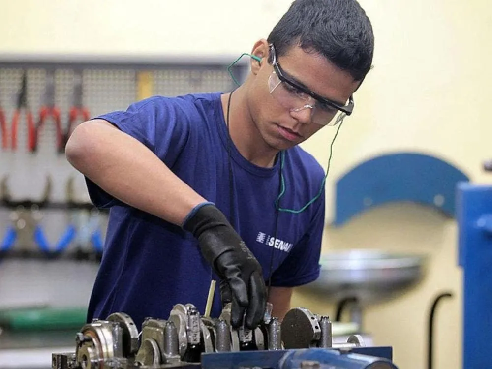 Evento do SENAI apresenta oportunidades de formação técnica para jovens do Ensino Médio; entenda