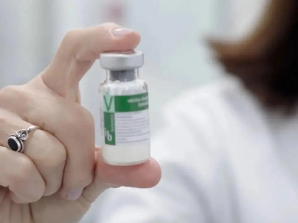 Santa Catarina inicia vacinação contra dengue para profissionais de saúde e adolescentes