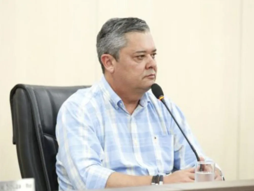 Vereador Almir Vieira exonera quatro assessores durante afastamento temporário