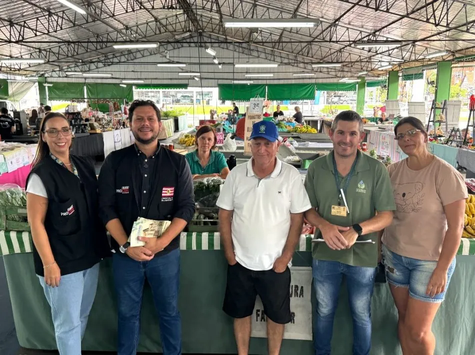 Procon de Blumenau inicia capacitação de feirantes após queixas sobre falta de preços