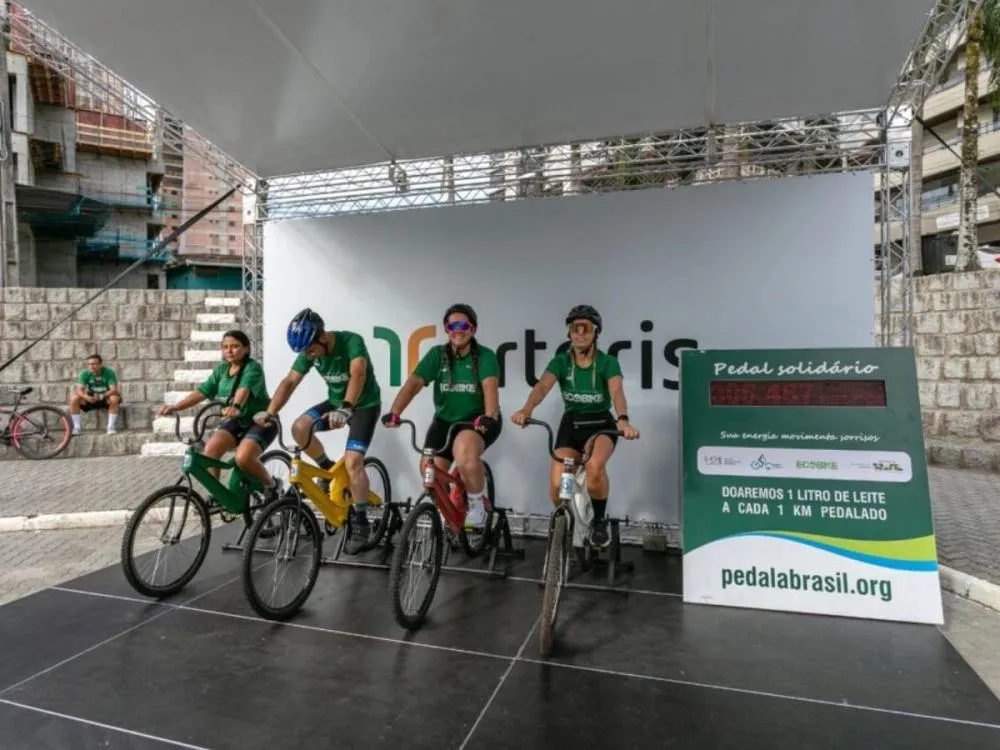 Passeio ciclístico solidário arrecada mais de 400 litros de leite em Itapema; veja fotos