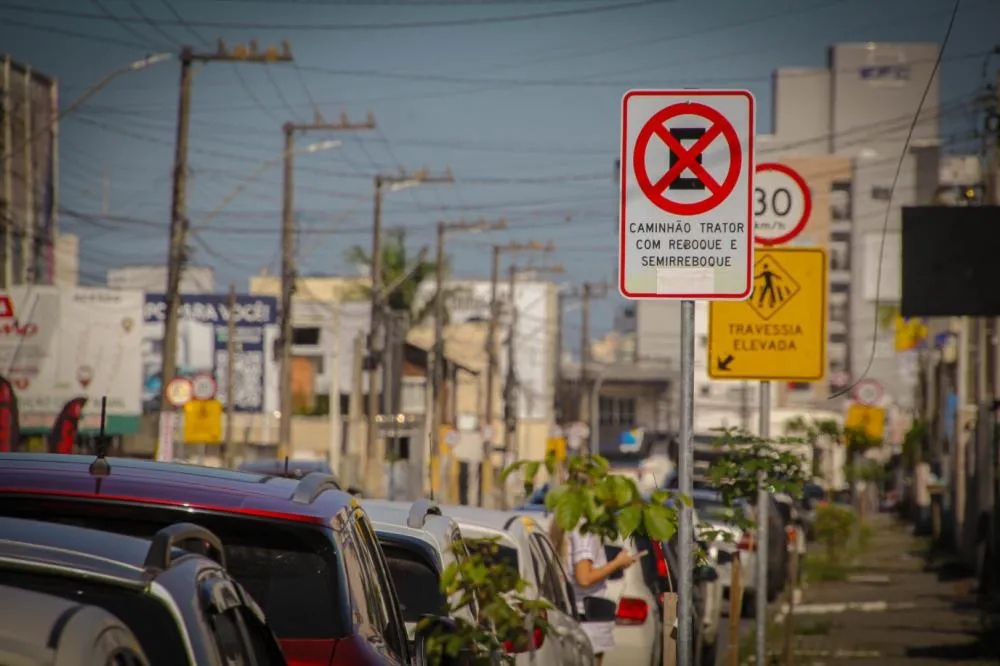 Navegantes cria rota obrigatória para caminhões de contêineres e proíbe estacionamento em ruas