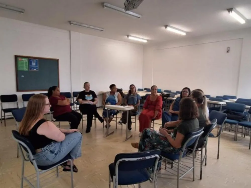 Profissionais da educação de Blumenau participam de formação sobre saúde mental