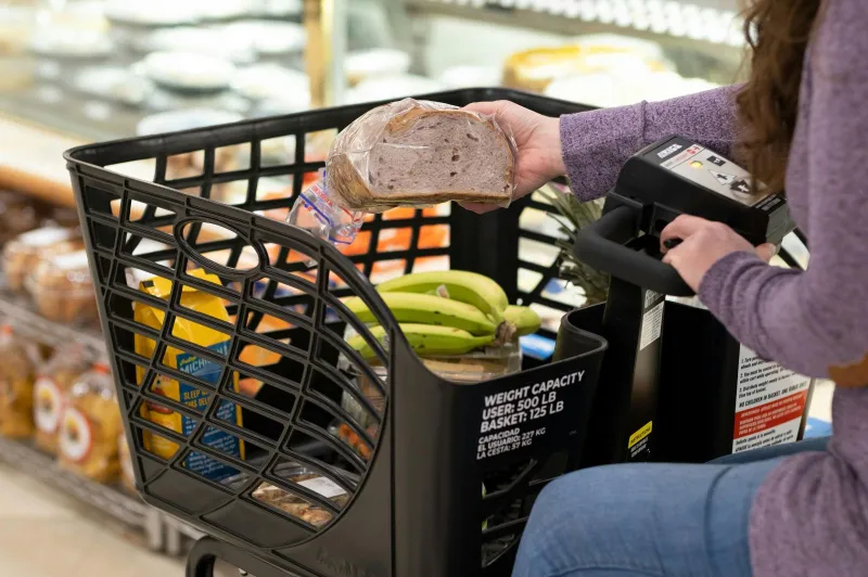 Cesta básica em Itajaí fica mais barata pelo terceiro mês seguido e cai 3,71%, aponta Procon