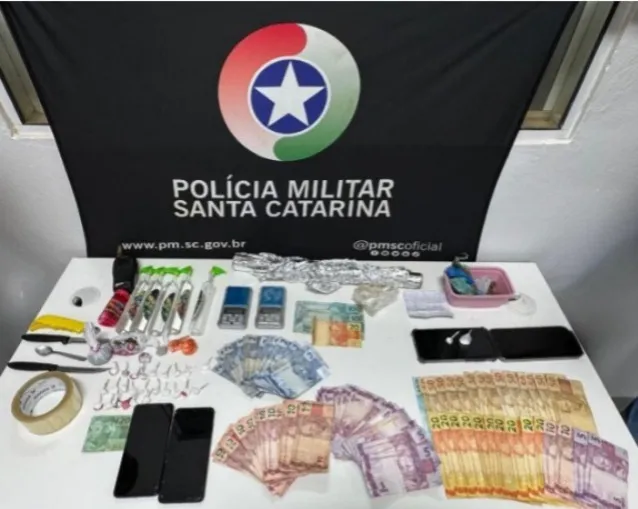 Casal é preso por tráfico de drogas na madrugada deste sábado em Rio do Sul