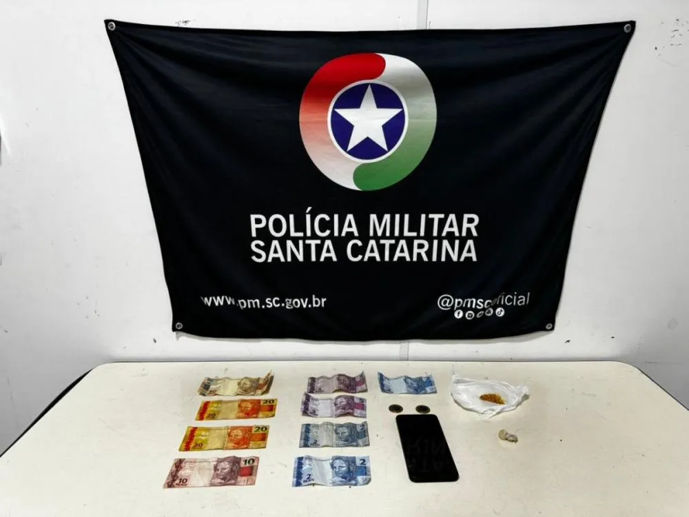 Três homens são presos por tráfico de drogas em Blumenau