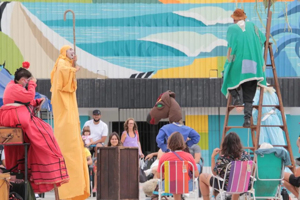 Festival de Teatro de Rua movimenta Navegantes com apresentações e oficinas gratuitas; veja programação