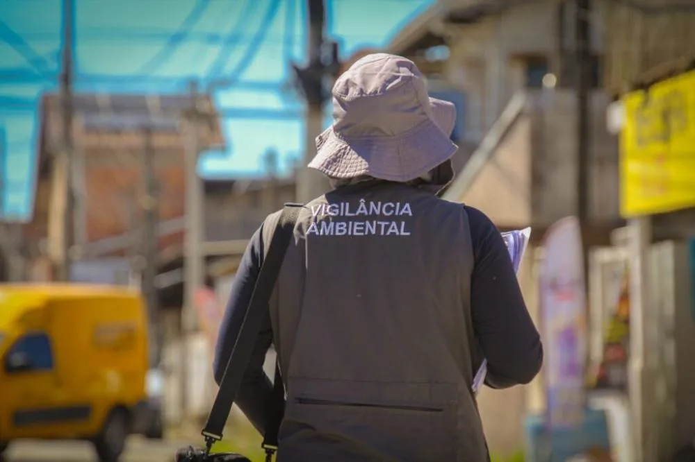 Navegantes: Medo de golpes faz moradores barrarem agentes da dengue; veja como identificar oficiais