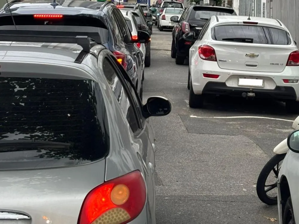 Vídeo: Filas em postos de Brusque aumentam com risco de paralisação dos caminhoneiros