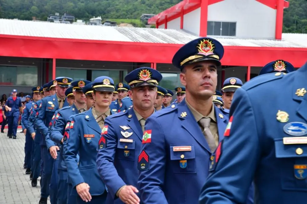 Bombeiros de SC abrem processo seletivo inédito com 30 vagas temporárias; Blumenau tem oportunidades