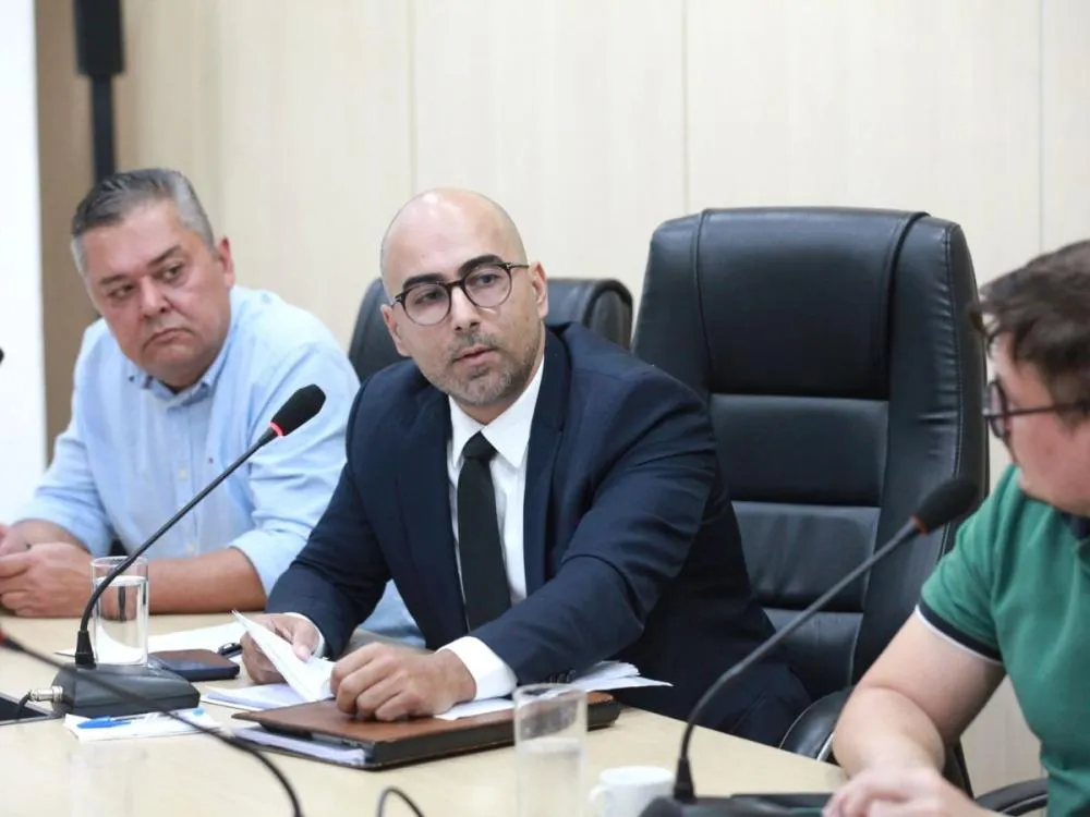 Comissão da Câmara de Blumenau aprova continuidade de processo de cassação contra vereador Almir Vieira